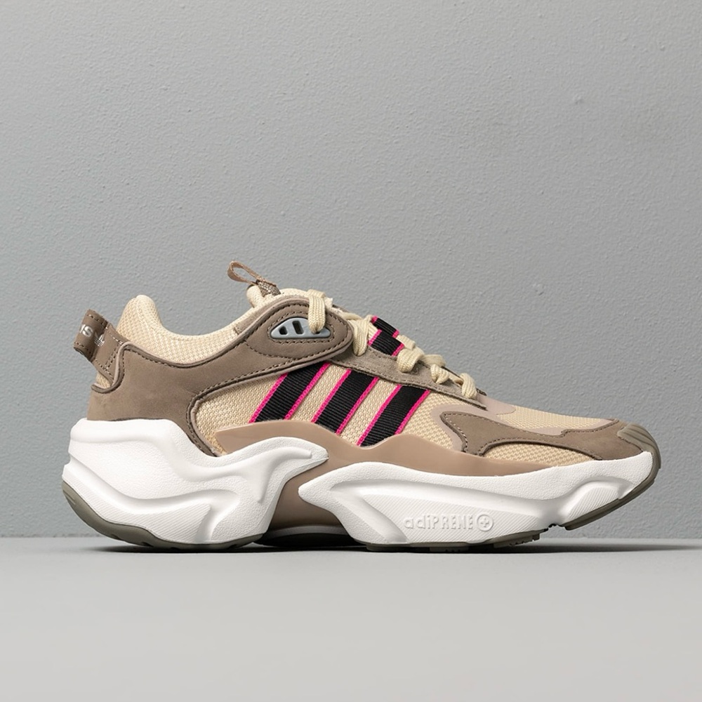 New without box ADIDAS MAGMUR RUNNER - Picture 2 of 10